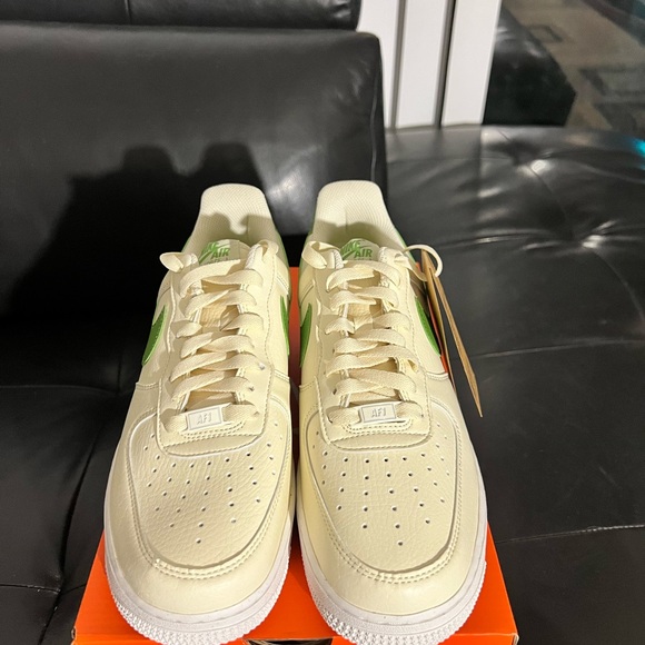 These are a woman’s Air Force One size 9 1/2 women’s eight men’s - Picture 3 of 5
